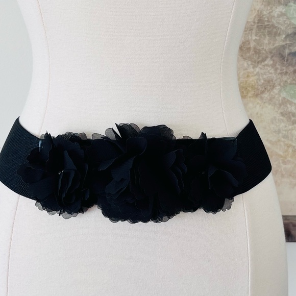 Floral Stretch Belt in Black Size S/M NWOT - Picture 2 of 7